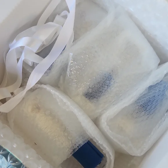 Elegant Wine Glass with Blue Accent - Picture 4 of 7